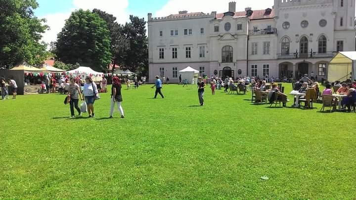 Výstava ruží v kaštieli Ivanka pri Dunaji 2019 krásna a úžasná akcia